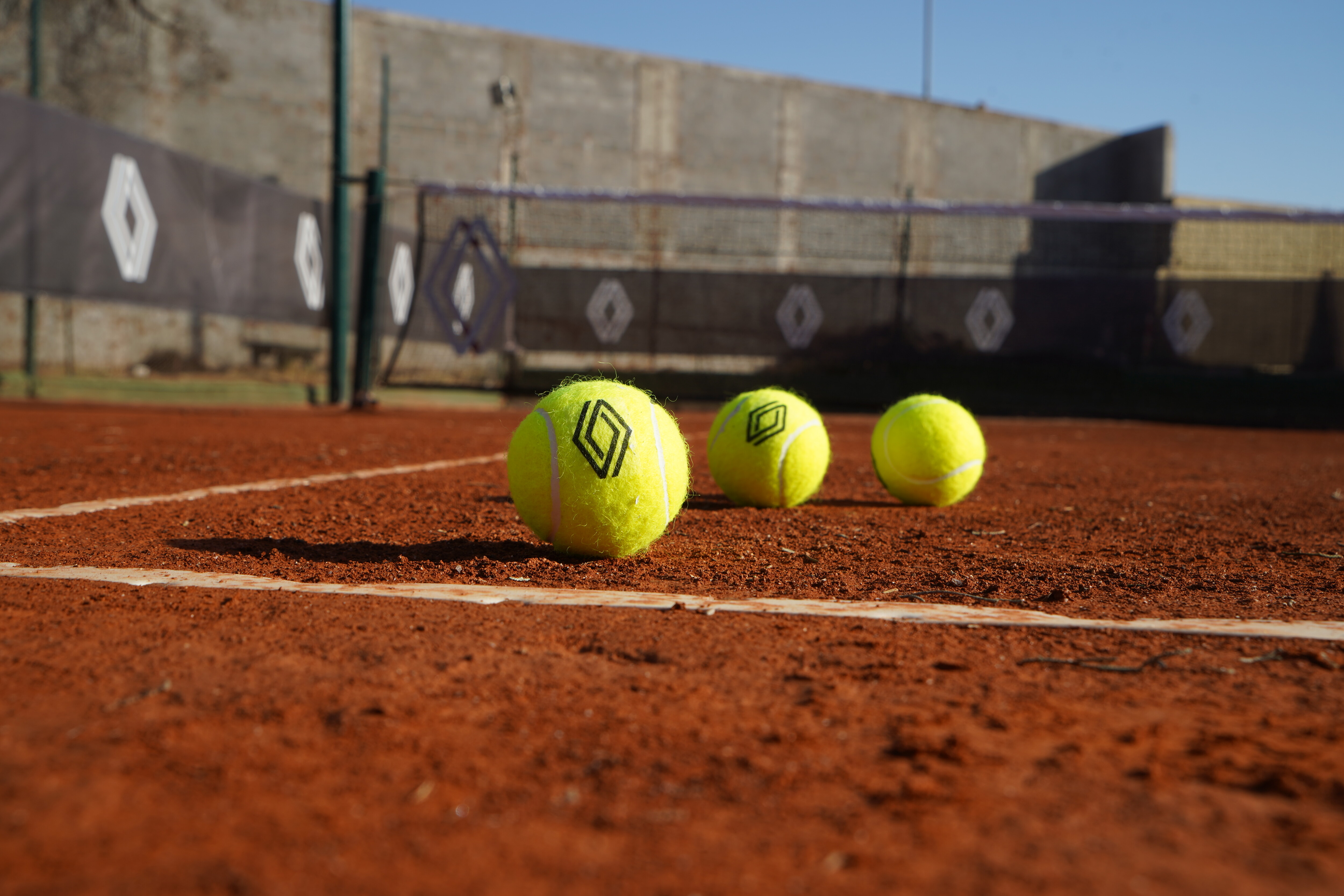 renault-incurajeaza-oamenii-sa-joace-tenis-prin-programul-give-me-5